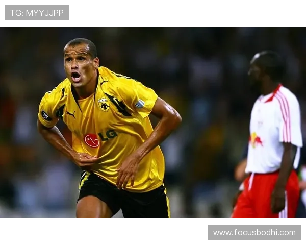 全球足坛传奇人物盘点：那些让我们热血沸腾的足球明星们